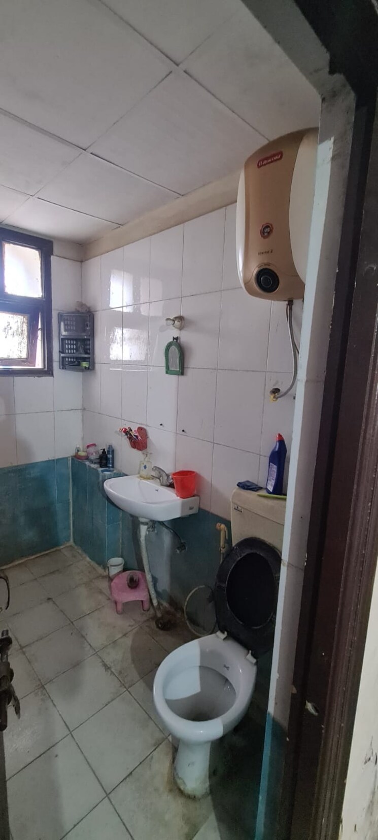 Bathroom, srs-residency 2 Bedroom 906 Sq.Ft. Apartment In Sector 88 Faridabad 8614044