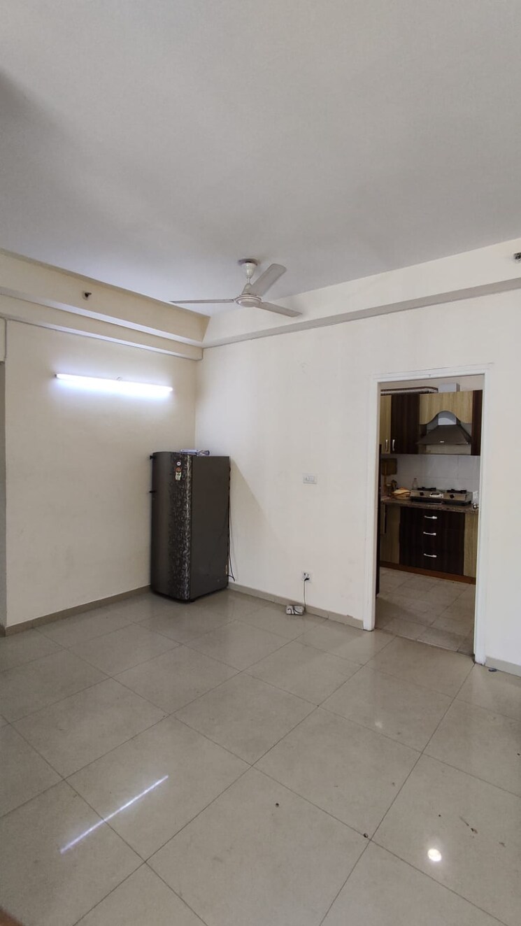 Room, moti nagar 3 Bedroom 1705 Sq.Ft. Apartment In Moti Nagar Delhi 8614118