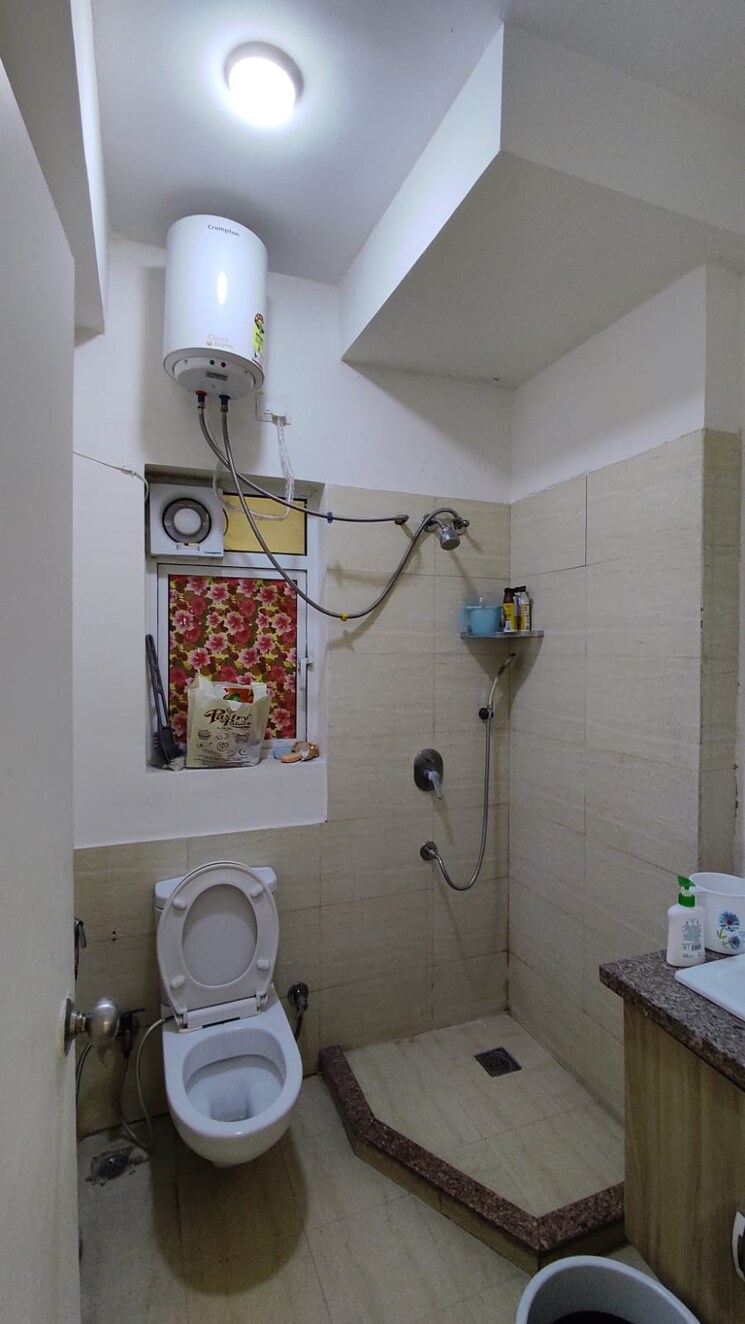 Bathroom, moti nagar 3 Bedroom 1705 Sq.Ft. Apartment In Moti Nagar Delhi 8614118