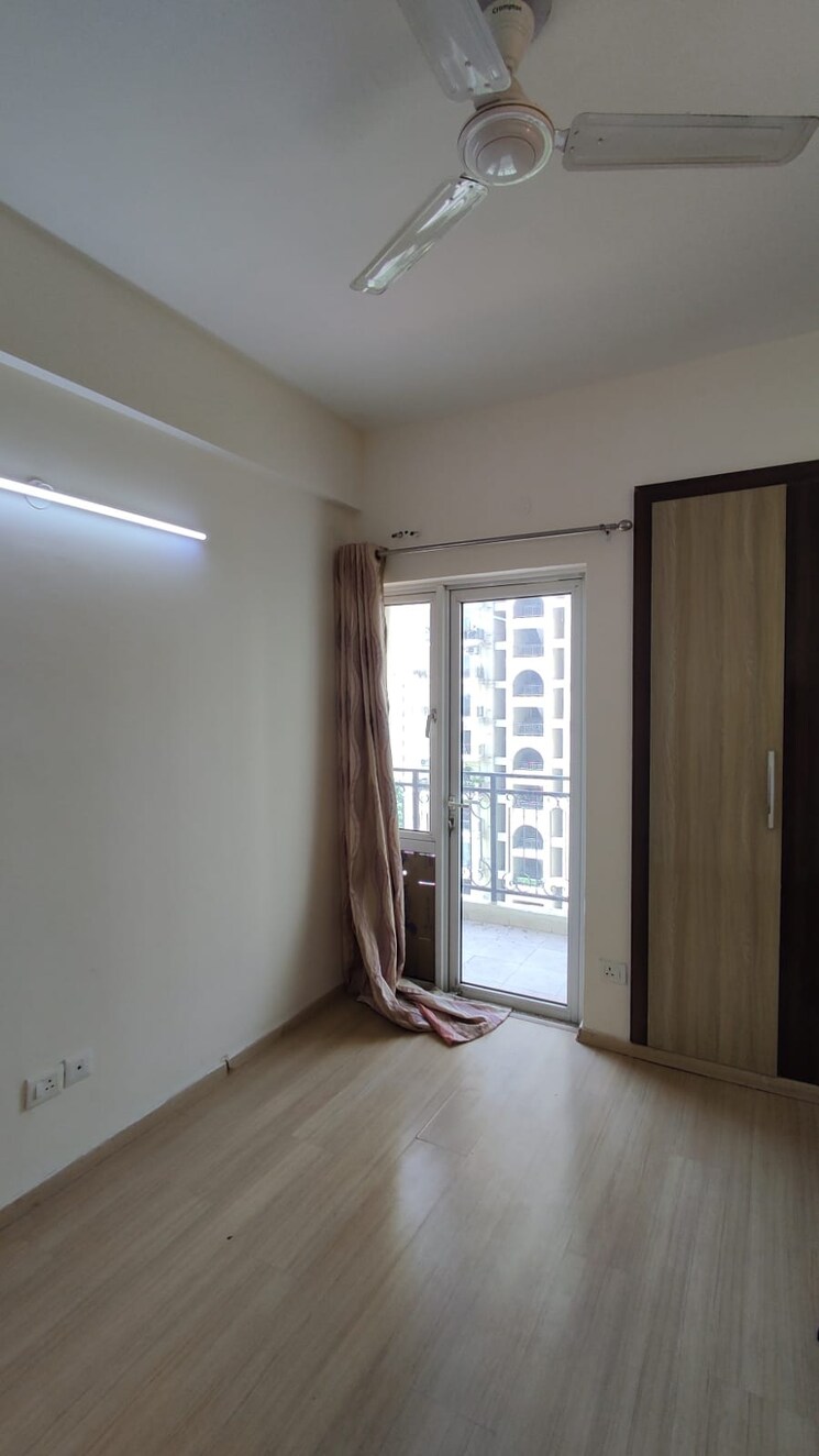 Room, moti nagar 3 Bedroom 1705 Sq.Ft. Apartment In Moti Nagar Delhi 8614118