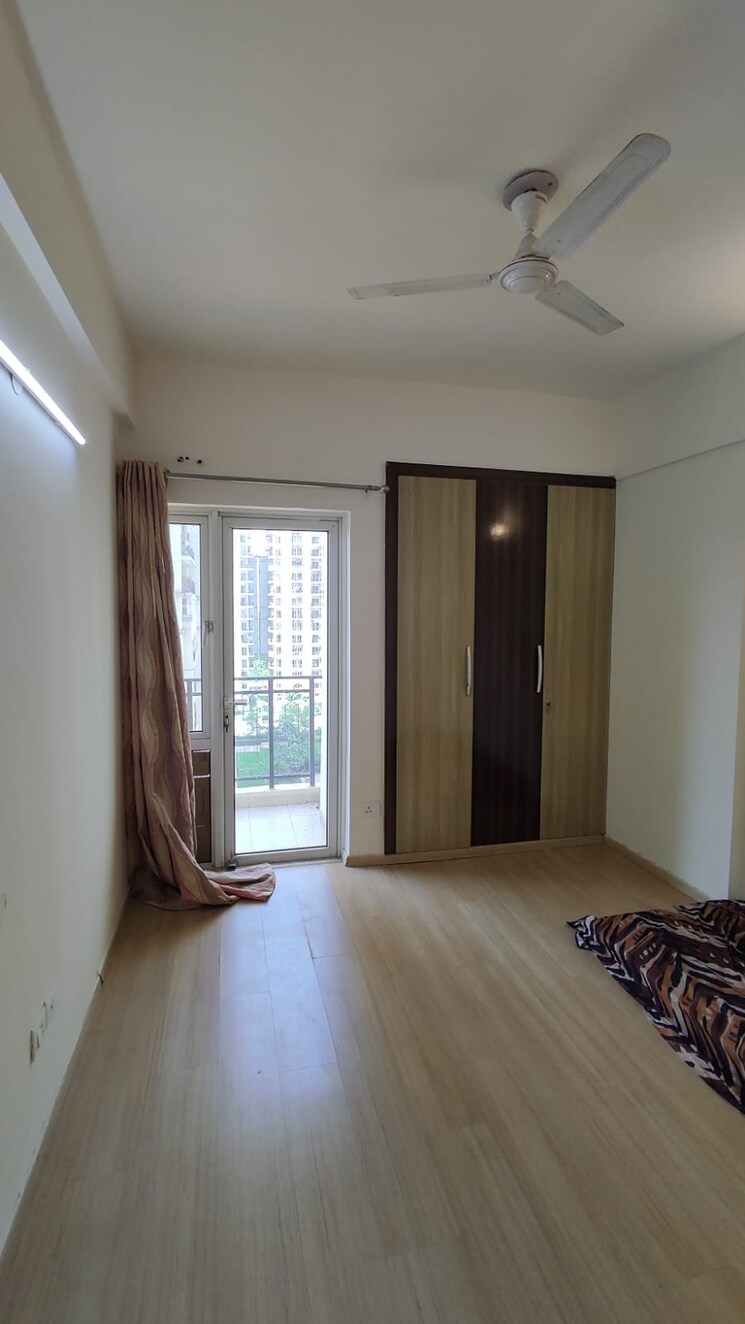 Room, moti nagar 3 Bedroom 1705 Sq.Ft. Apartment In Moti Nagar Delhi 8614118