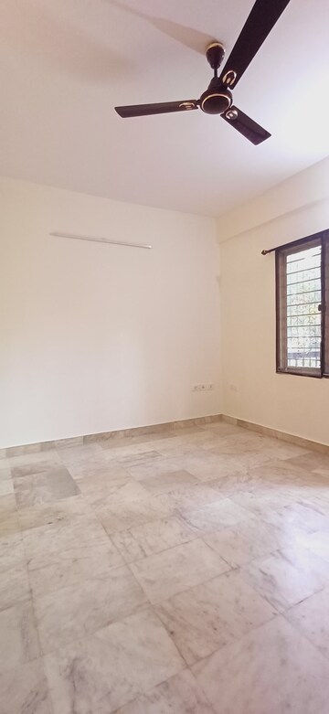 Room in 2 BHK Builder Floor at Hsr Layout – for Rent