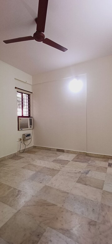 Room in 2 BHK Builder Floor at Hsr Layout – for Rent