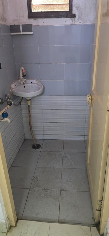 Bathroom in 1 BHK Apartment at Sector 23 Dwarka – for Rent