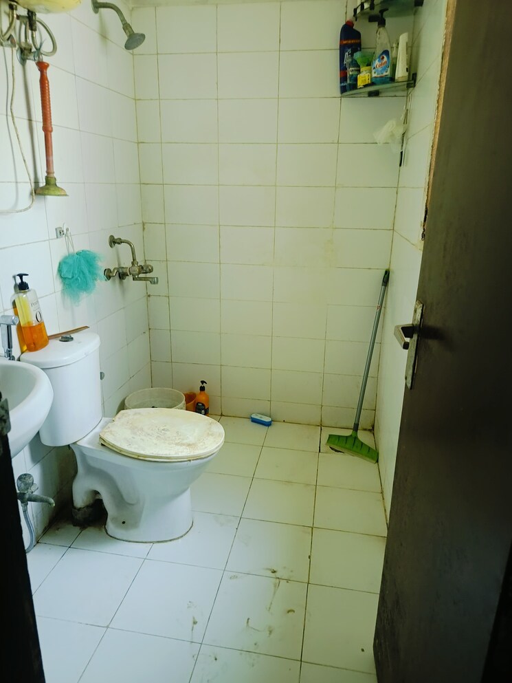 Bathroom, bptp-park-elite-floors 3 Bedroom 250 Sq.Yd. Builder Floor In Sector 85 Faridabad 8614423