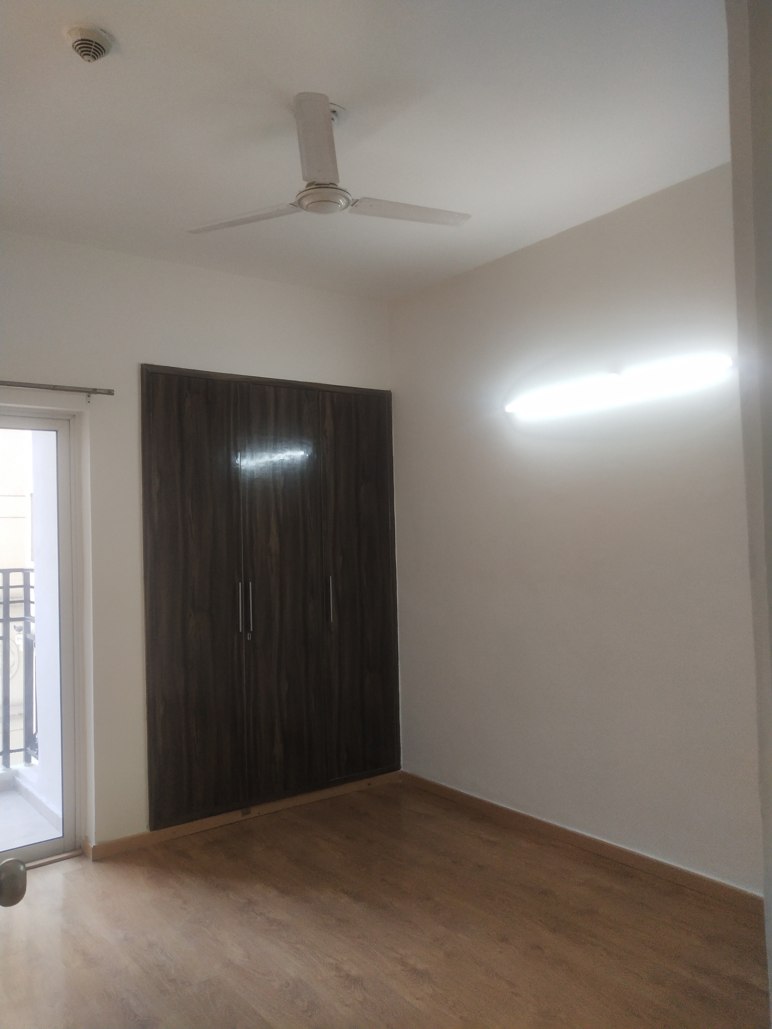 3 BHK Apartment For Rent in Dlf Capital Greens Moti N