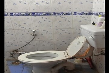 Bathroom in 1 BHK Builder Floor at Adchini – for Rent