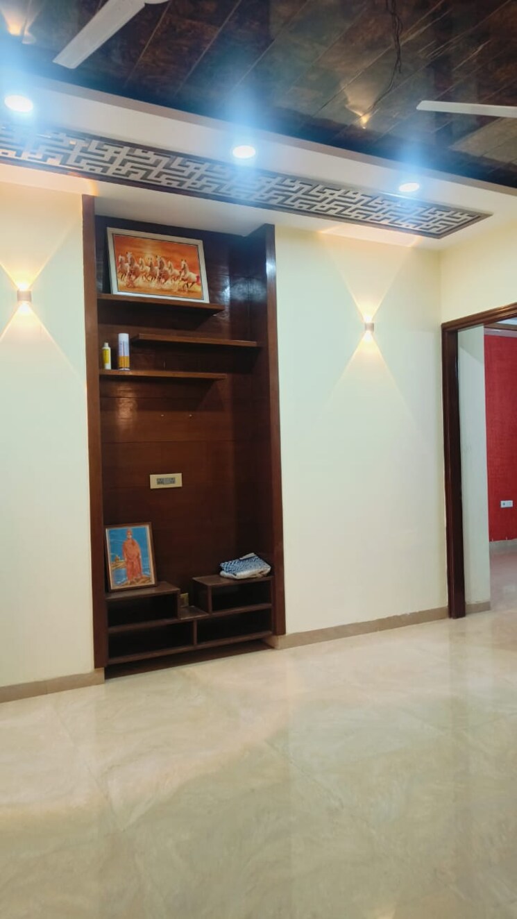 Room, parklands 3 Bedroom 250 Sq.Yd. Builder Floor In Sector 85 Faridabad 8614697