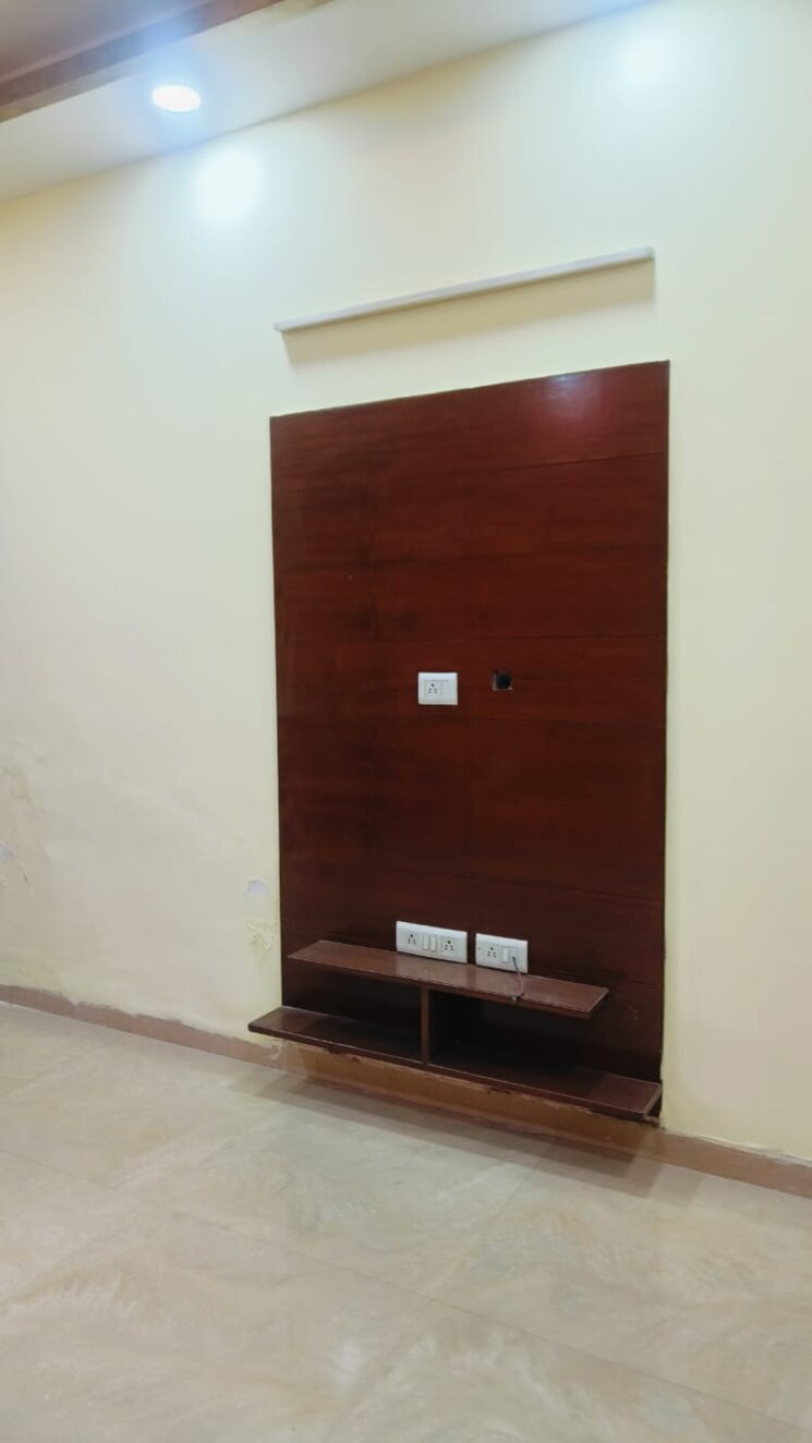 Room, parklands 3 Bedroom 250 Sq.Yd. Builder Floor In Sector 85 Faridabad 8614697