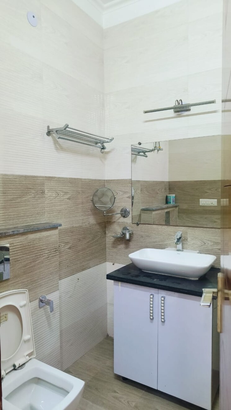 Bathroom, parklands 3 Bedroom 250 Sq.Yd. Builder Floor In Sector 85 Faridabad 8614697