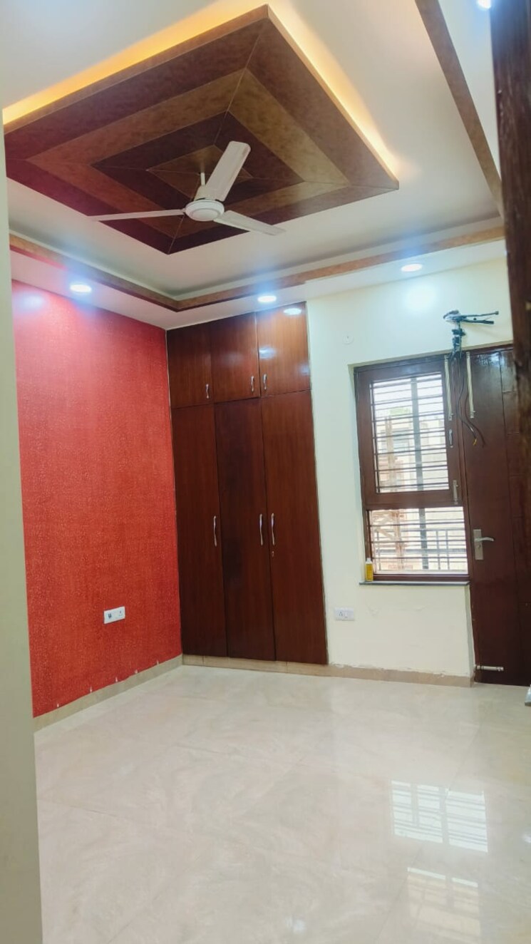 Room, parklands 3 Bedroom 250 Sq.Yd. Builder Floor In Sector 85 Faridabad 8614697