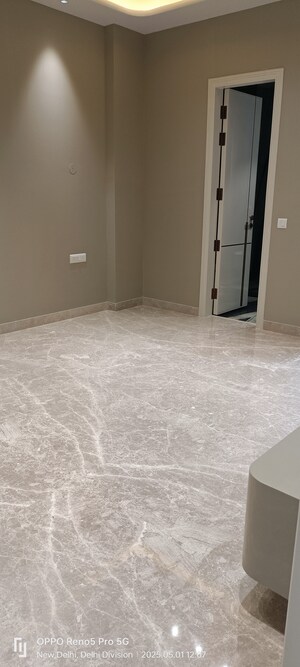 Room in 3 BHK Builder Floor at Janakpuri – for Sale