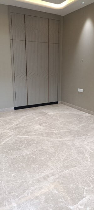 Room in 3 BHK Builder Floor at Janakpuri – for Sale