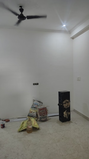 Room in 3 BHK Apartment at Vasundhara Sector 5 – for Sale