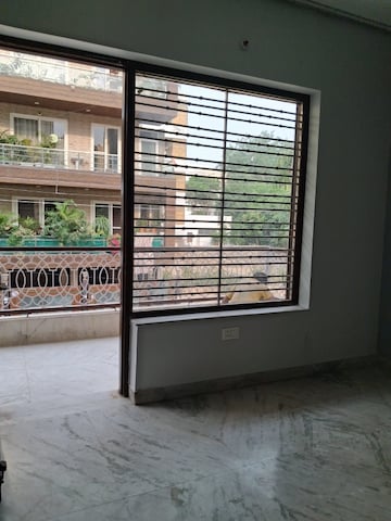 Balcony in 3 BHK Builder Floor at Unitech South City II, Sector 50 – for Rent
