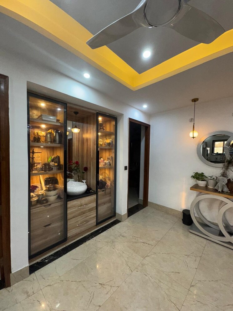  Parking, sector 23 3 Bedroom 342 Sq.Yd. Builder Floor In Sector 23 Gurgaon 8615057