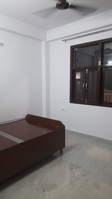 Room in 2 BHK Builder Floor at Mayur Vihar Phase 1 – for Rent