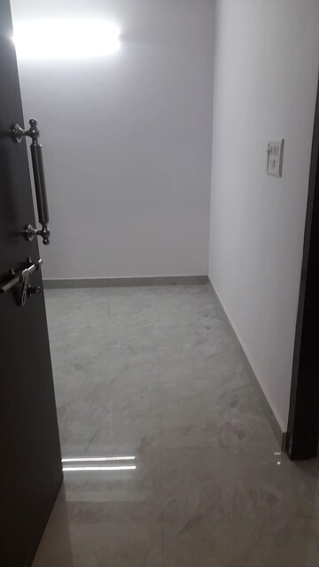 Room in 2 BHK Builder Floor at Mayur Vihar Phase 1 – for Rent