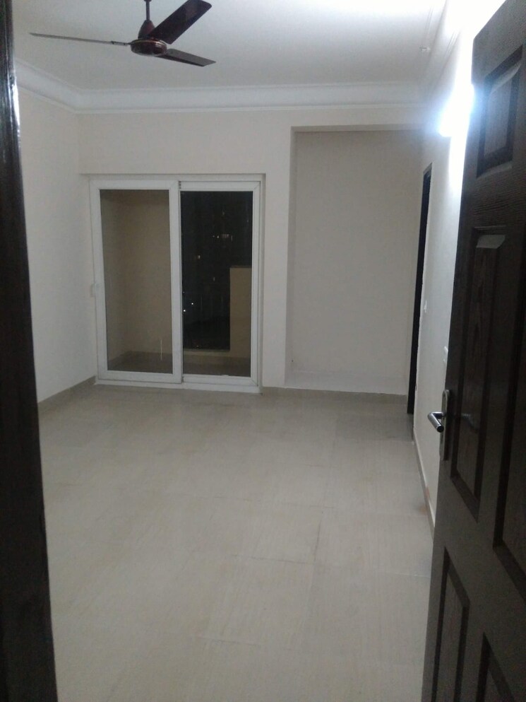 Room, paras-tierea 2 Bedroom 1070 Sq.Ft. Apartment In Sector 137 Noida 8615450