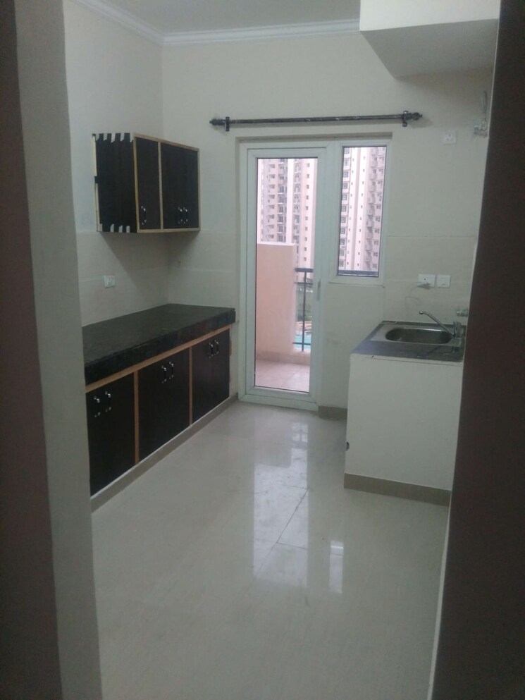Kitchen, paras-tierea 2 Bedroom 1070 Sq.Ft. Apartment In Sector 137 Noida 8615450