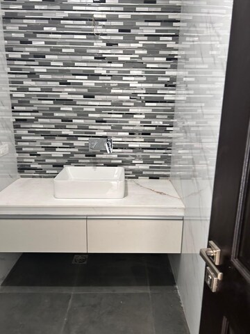 Bathroom in 3 BHK Apartment at Pioneer Park Phase 1, Sector 61 – for Rent