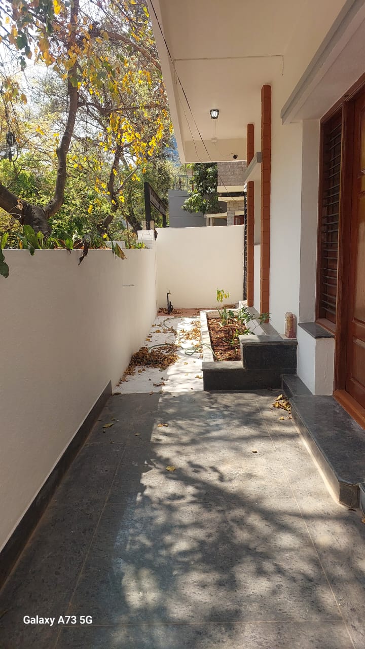 3 BHK + Servant Room Apartment For Rent in Amrapali Golf Homes