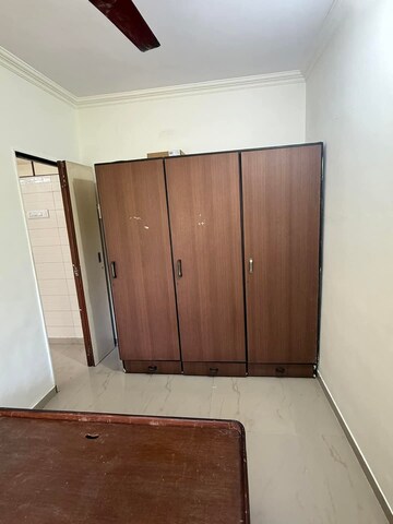 Furnished Amenities in 1 BHK Apartment at Andheri West – for Rent