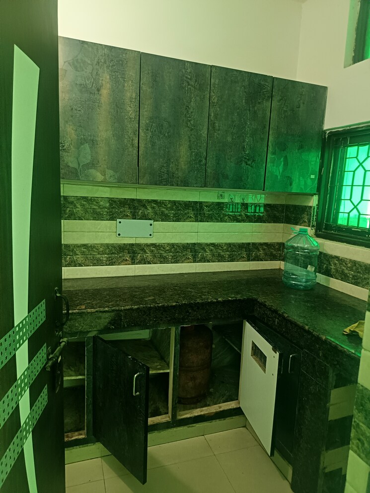 Kitchen, sector 31 2 Bedroom 120 Sq.Mt. Independent House In Sector 31 Noida 8615731