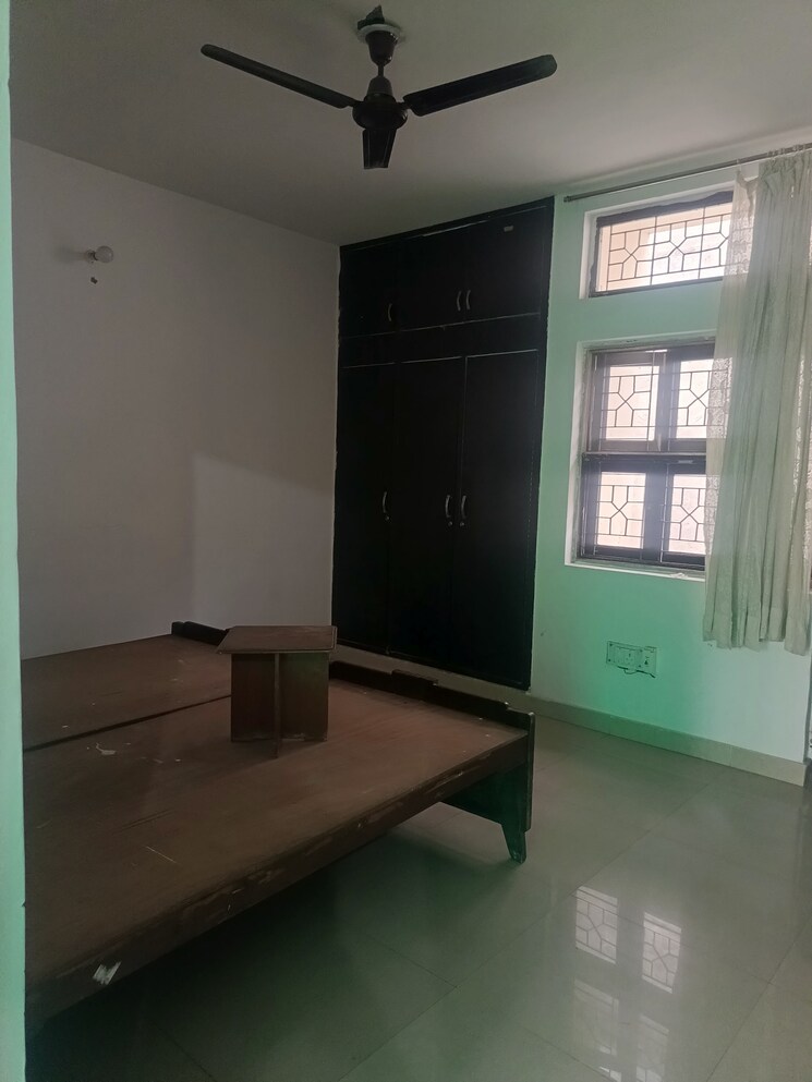 Room, sector 31 2 Bedroom 120 Sq.Mt. Independent House In Sector 31 Noida 8615731