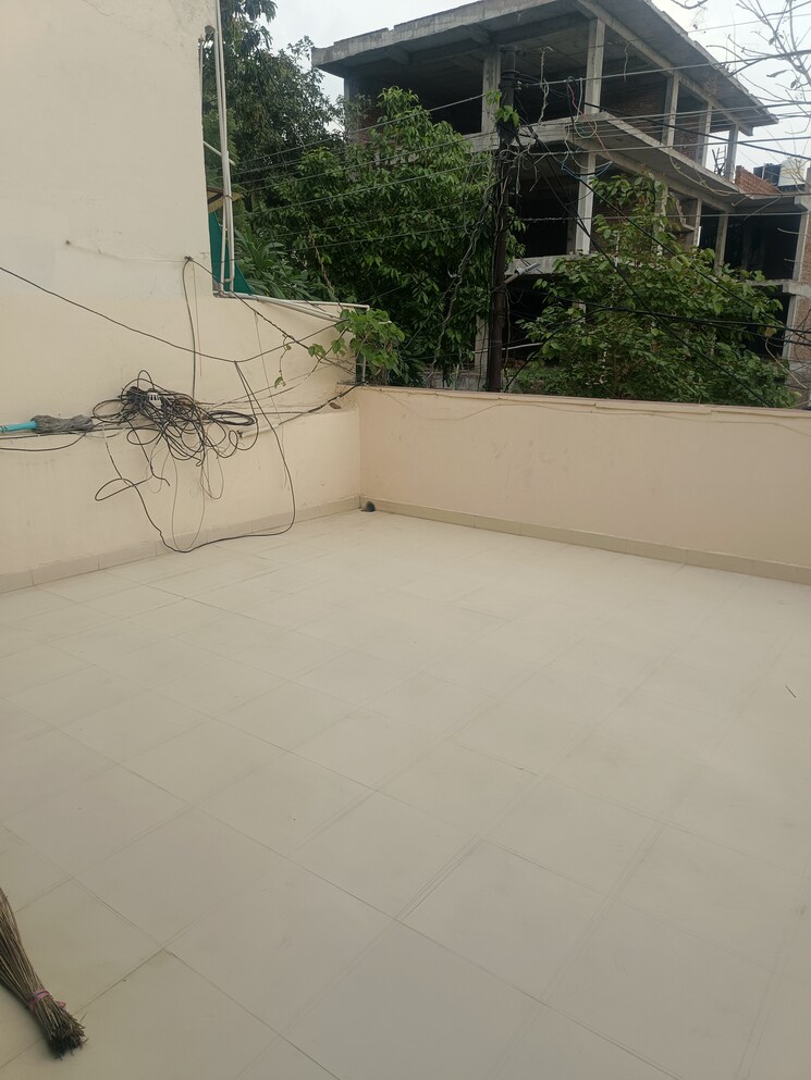 Balcony, sector 31 2 Bedroom 120 Sq.Mt. Independent House In Sector 31 Noida 8615731