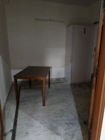 Room in 3 BHK Independent House at Sector 31 – for Rent