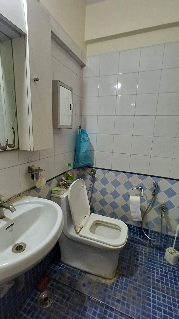 Attached Bathroom, raheja-gardens-savoy 2 Bedroom 805 Sq.Ft. Apartment In Midc Colony Thane 8615770