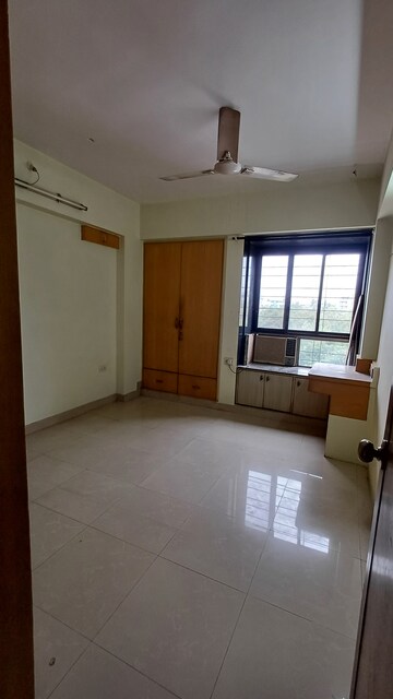2 BHK Apartment For Rent in Mittal Tower, Louis Wadi