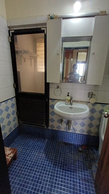 Attached Bathroom in 2 BHK Apartment at Mittal Tower, Louis Wadi – for Rent