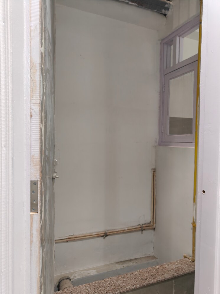 Bathroom, sarita-vihar-pocket-c-rwa 1.5 Bedroom 450 Sq.Ft. Independent House In Sarita Vihar Delhi 8615775