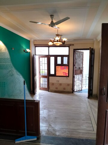 Room in 2 BHK Apartment at RWA Apartments, Sector 31 – for Rent