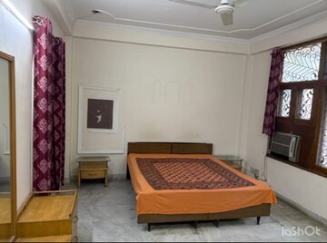 Bedroom in 2 BHK Builder Floor at Mohit House, Sushant Lok I – for Rent