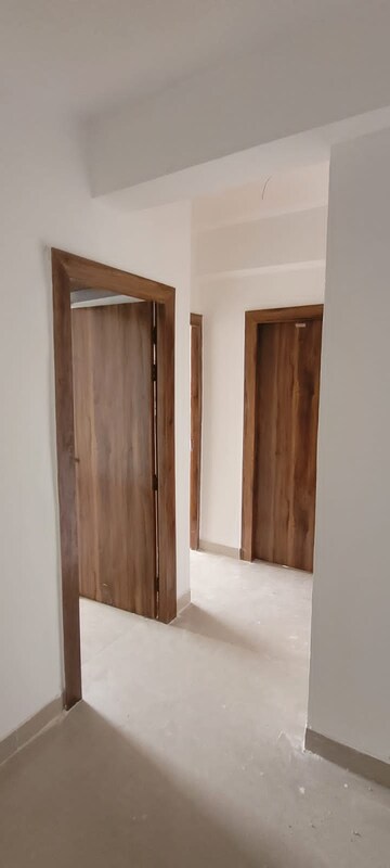 Room in 3 BHK Apartment at ROF Amaltas, Sector 92 – for Rent