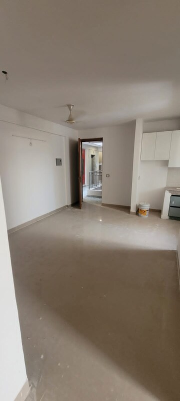 Room in 3 BHK Apartment at ROF Amaltas, Sector 92 – for Rent
