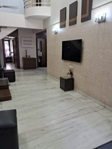 Parking in 5 BHK Villa at Louis Wadi – for Sale