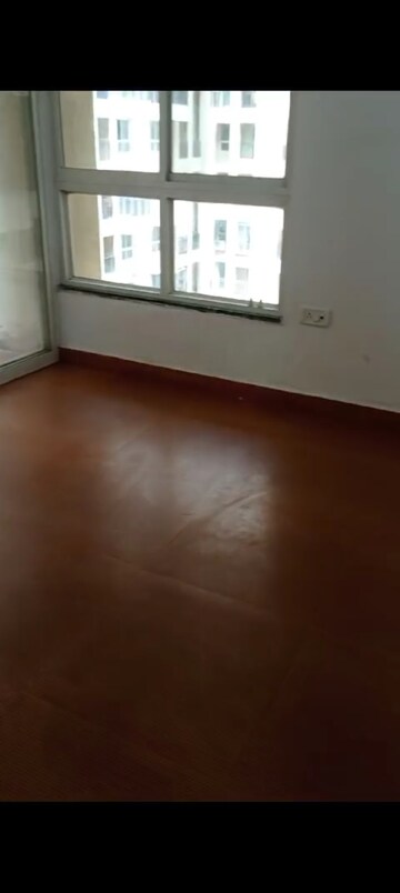 Room in 2 BHK Apartment at DB Orchid Ozone, Dahisar East – for Rent