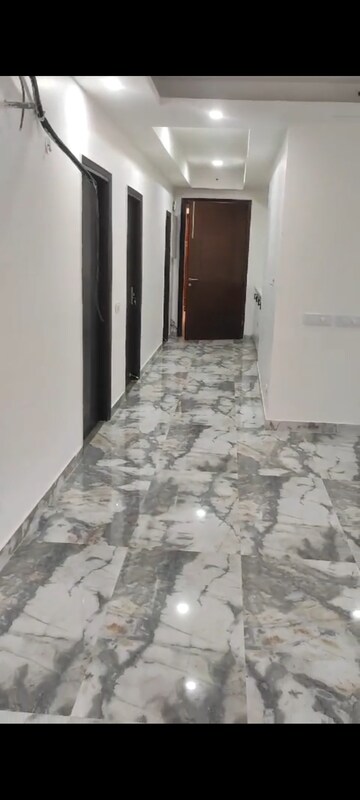 Room in 3 BHK Apartment at Jaypee Greens Kalypso Court, Sector 128 – for Rent