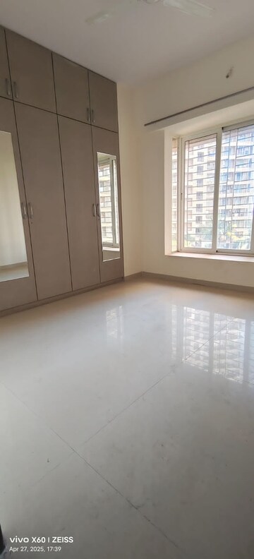 Room in 2 BHK Apartment at Dosti Group Imperia, Manpada – for Rent