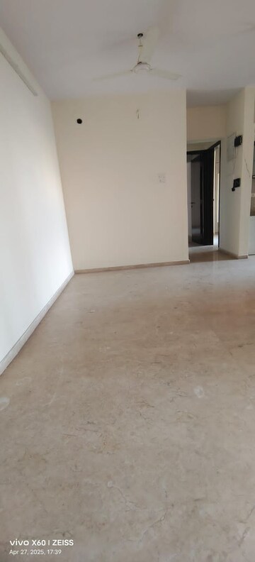 Room in 2 BHK Apartment at Dosti Group Imperia, Manpada – for Rent