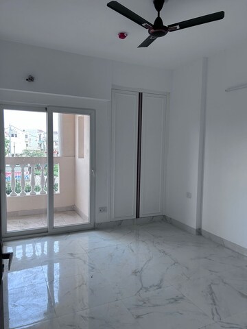 Room in 3 BHK Apartment at Purvanchal Royal City II, Chi V Greater Noida – for Rent