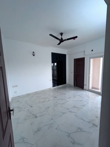 Room in 3 BHK Apartment at Purvanchal Royal City II, Chi V Greater Noida – for Rent