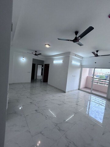 Room in 3 BHK Apartment at Purvanchal Royal City II, Chi V Greater Noida – for Rent
