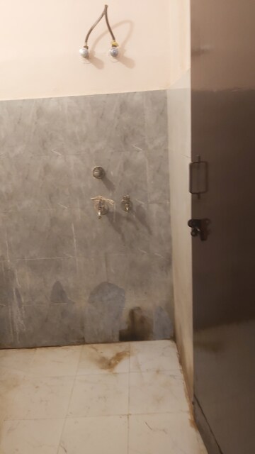 Master Bedroom in 1 RK Builder Floor at Mayur Vihar – for Rent