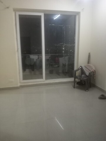 Room in 2 BHK Apartment at ACE Platinum, Zeta I Greater Noida – for Rent