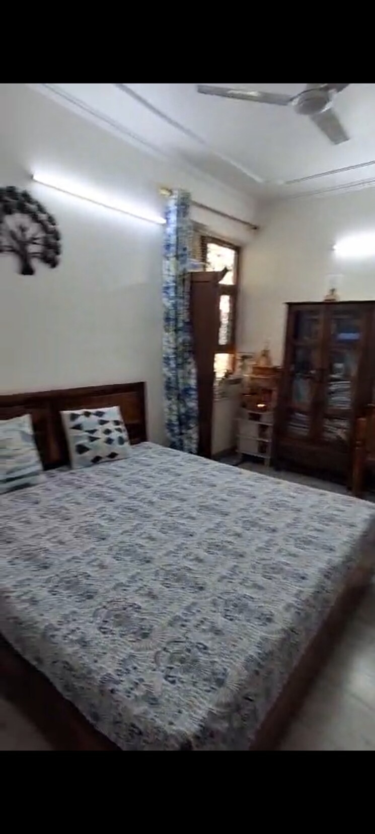 Bedroom, green fields colony 3 Bedroom 200 Sq.Ft. Builder Floor In Green Fields Colony Faridabad 8615975